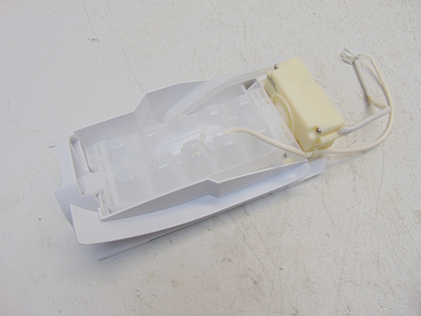 Frigidaire Refrigerator FRFS2823AS3 Ice Maker Assembly gallery