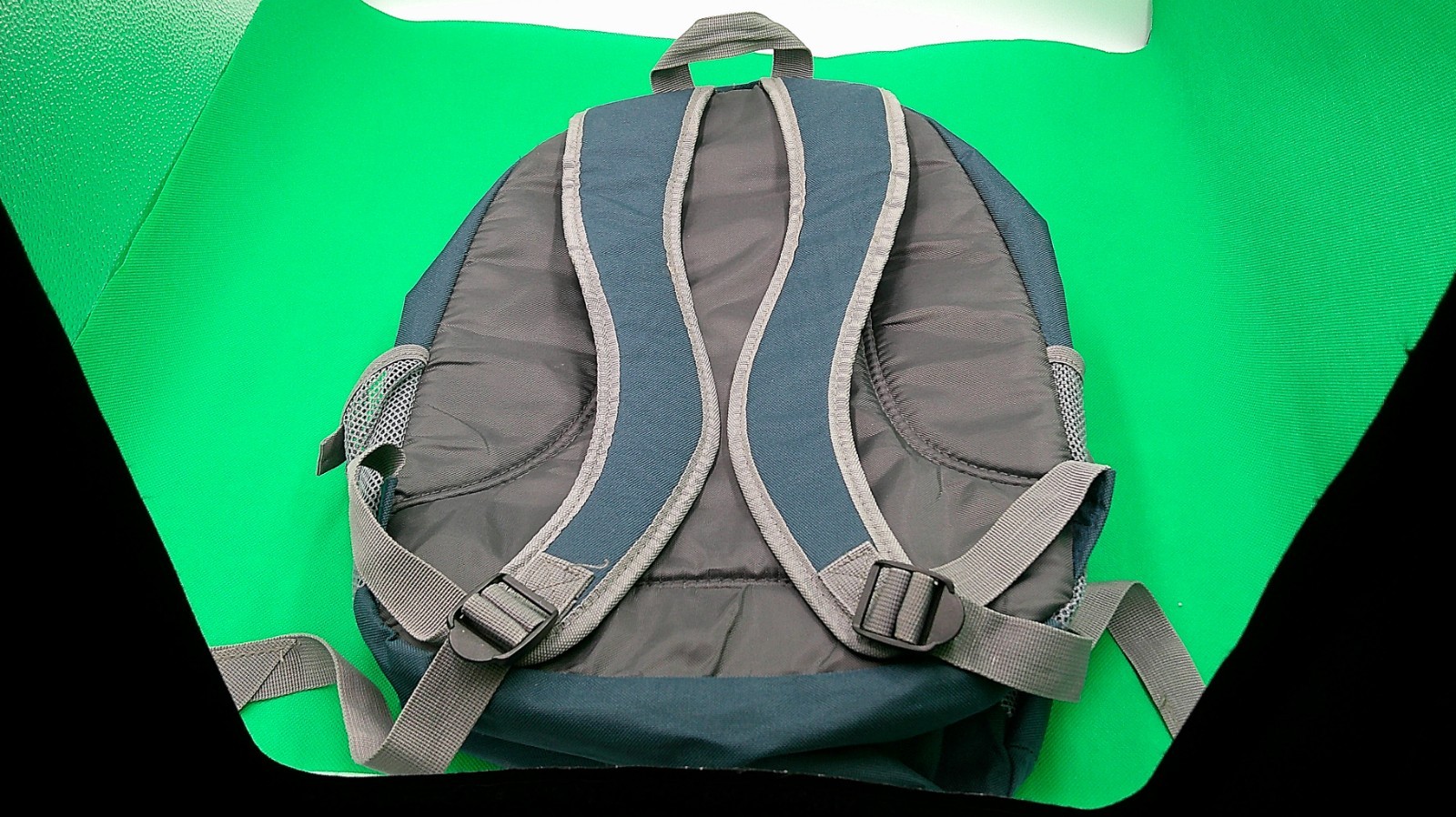 Embark Green Black Hiking Backpack Polyester Padded Mesh Side Pockets 17x13 4