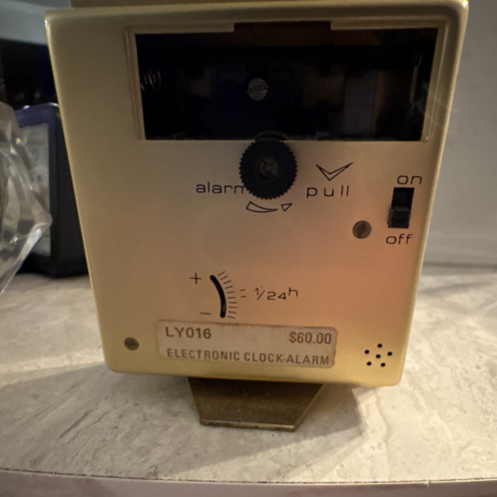 Seiko Gold Rectangular Analog Alarm Clock LY016 Metal Frame Non-Numeric Marks gallery