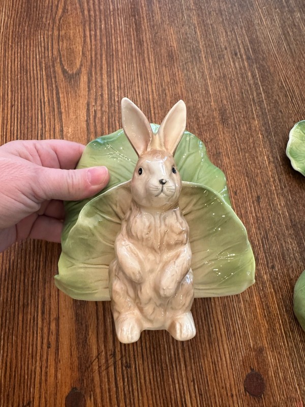 Lord & Taylor VTG 5 pc Ceramic Bunny Rabbit Lettuce Creamer /Salt Pepper /Napkin gallery