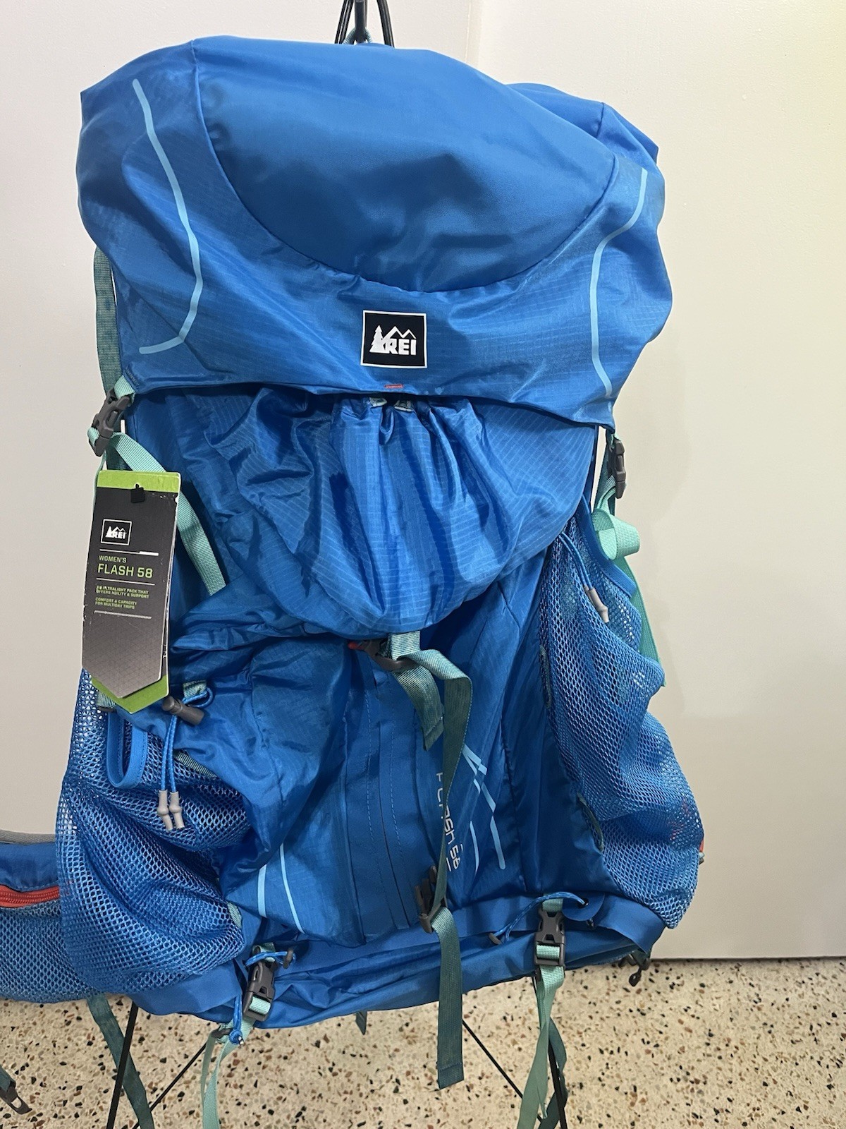 New With Tags REI Women’s Flash 58 Backpack 3