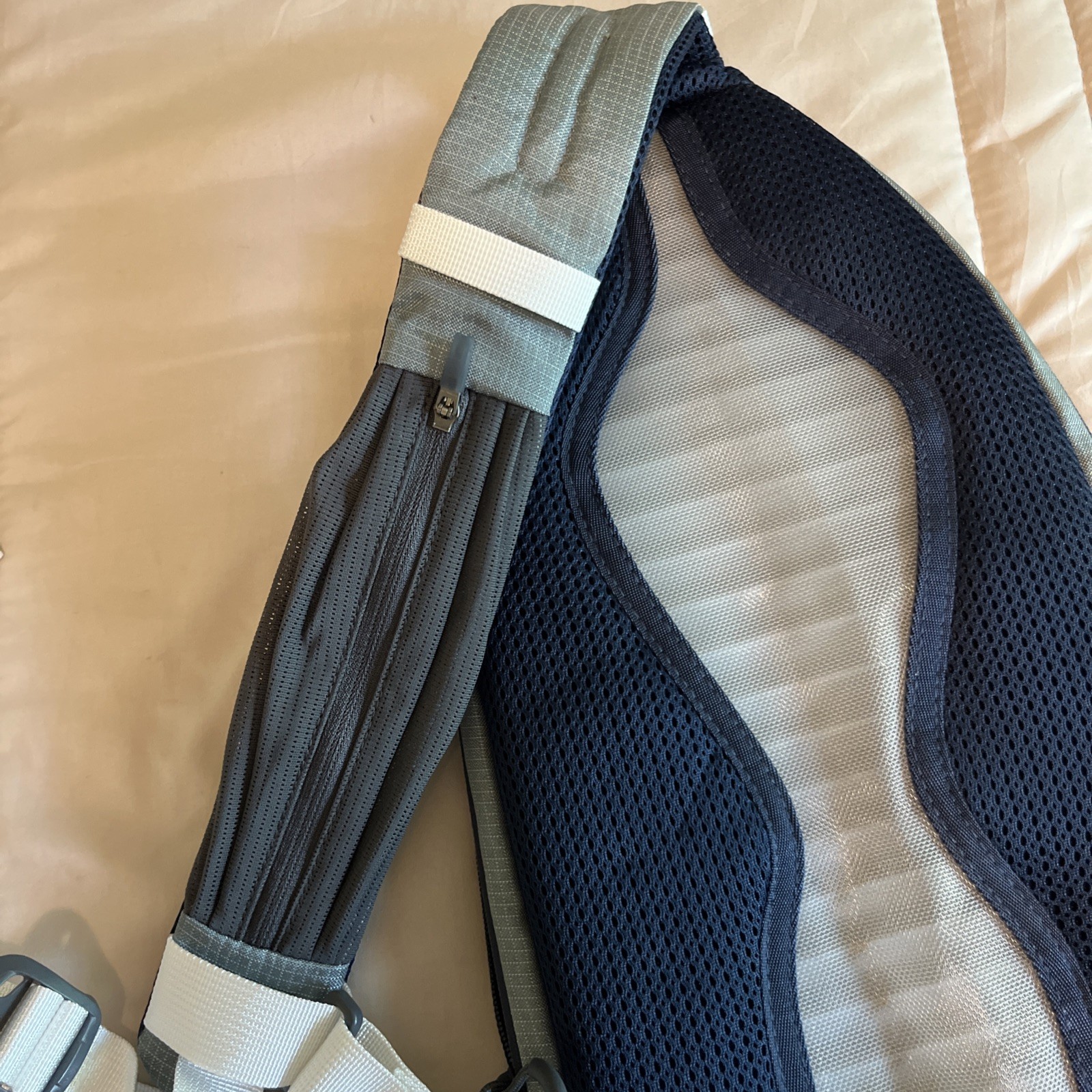 Merrell Crest 8L Sling Pack Gray One Strap Shoulder Bag New 4