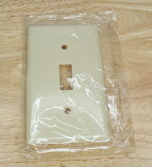 Vintage 1960s Eagle Light Switch Cover – 4.5″ x 3.75″ – Off‑White Beige – Sealed