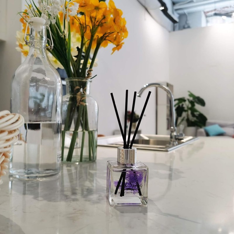 Reed Diffuser Set with Sticks Lavender Aromatherapy Oil Scent gallery
