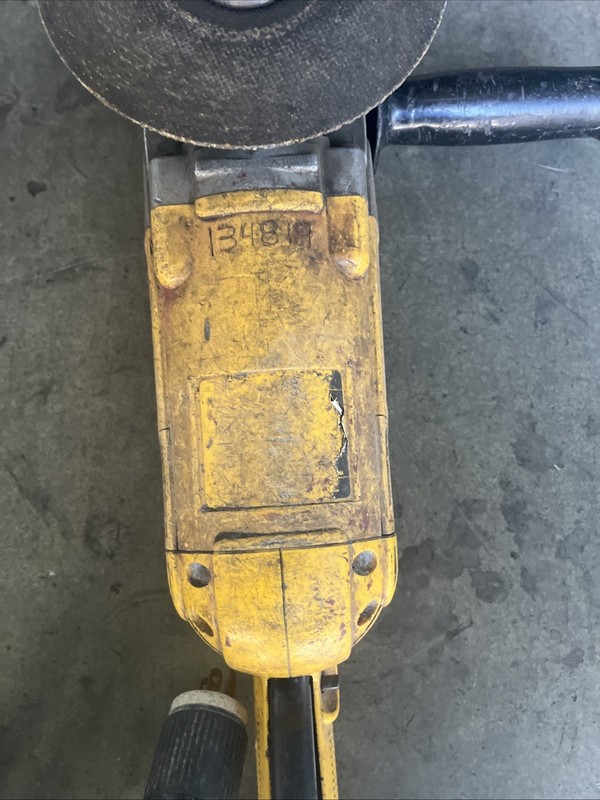 Dewalt 7" / 9" angle grinder D284 gallery