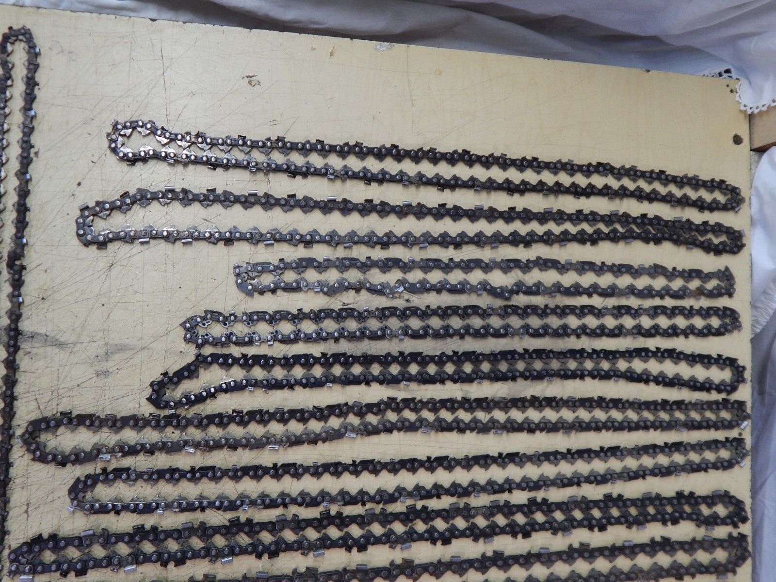 Chainsaw Chain Lot, 26 Chains, 13 Pounds, Used, LOT C gallery