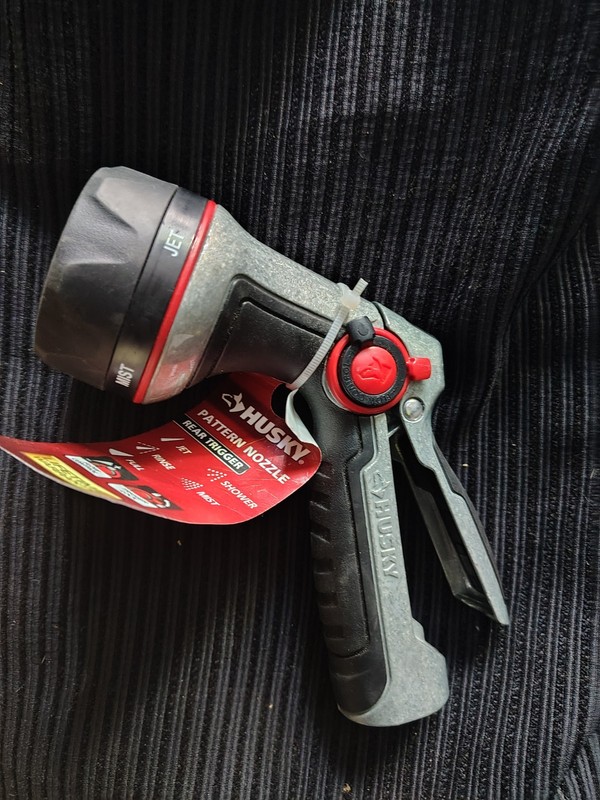 Husky Multi-Pattern Thumb Control Nozzle Heavy-Duty 1010 028 540 gallery