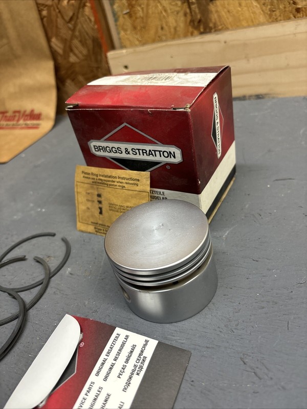 BRIGGS & STRATTON NOS PISTON ASSY -030 #298907 gallery
