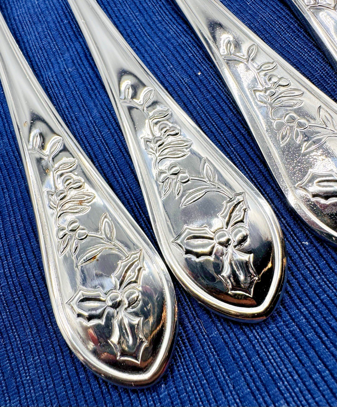 Pfaltzgraff Winterberry Holly Fork Stainless No Color Flatware 8 inch Lot of 4 gallery