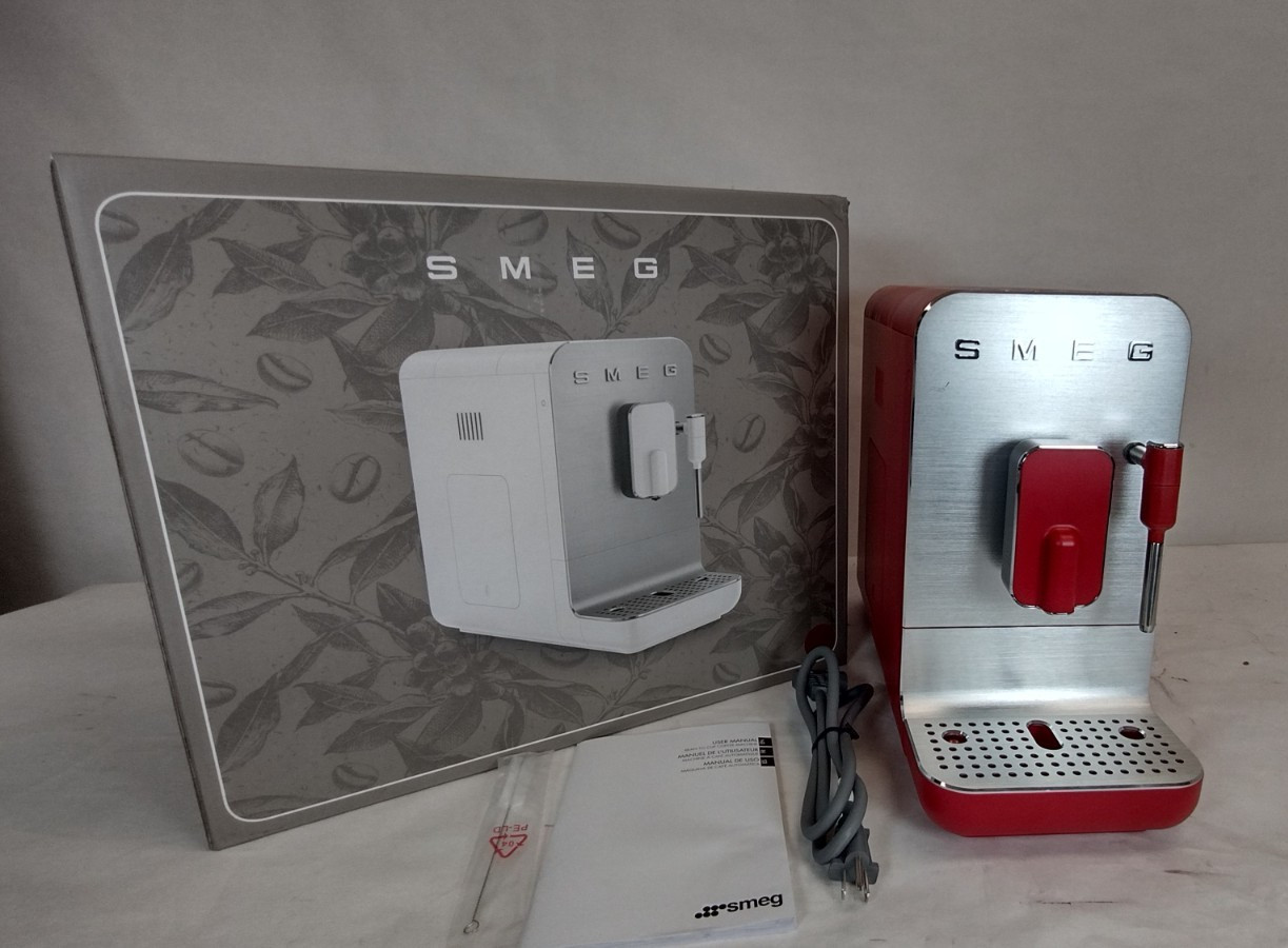 Smeg BCC02RDMUS Red Fully-automatic Coffee Machine with Steamer and Burr Grinder gallery