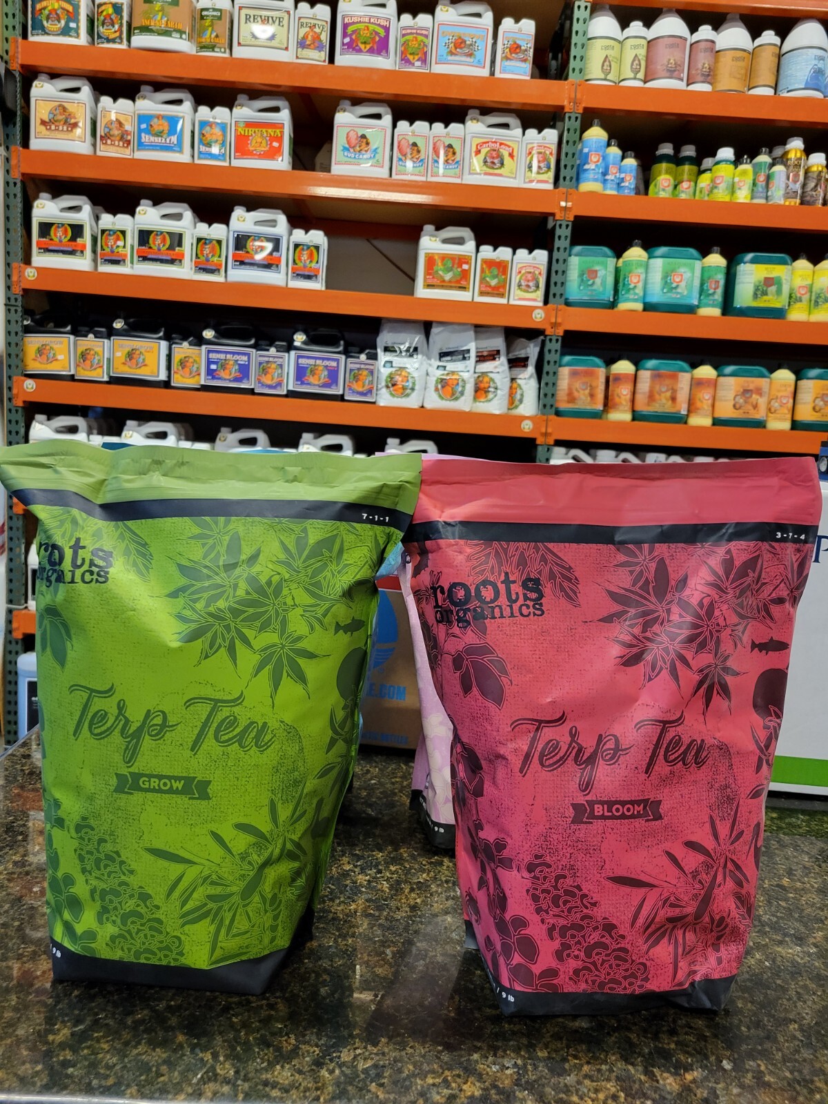 Aurora Innovations Roots Organics Combo 9 Lbs. Terp Tea Grow 7-1-1 & Bloom 3-7-4 gallery