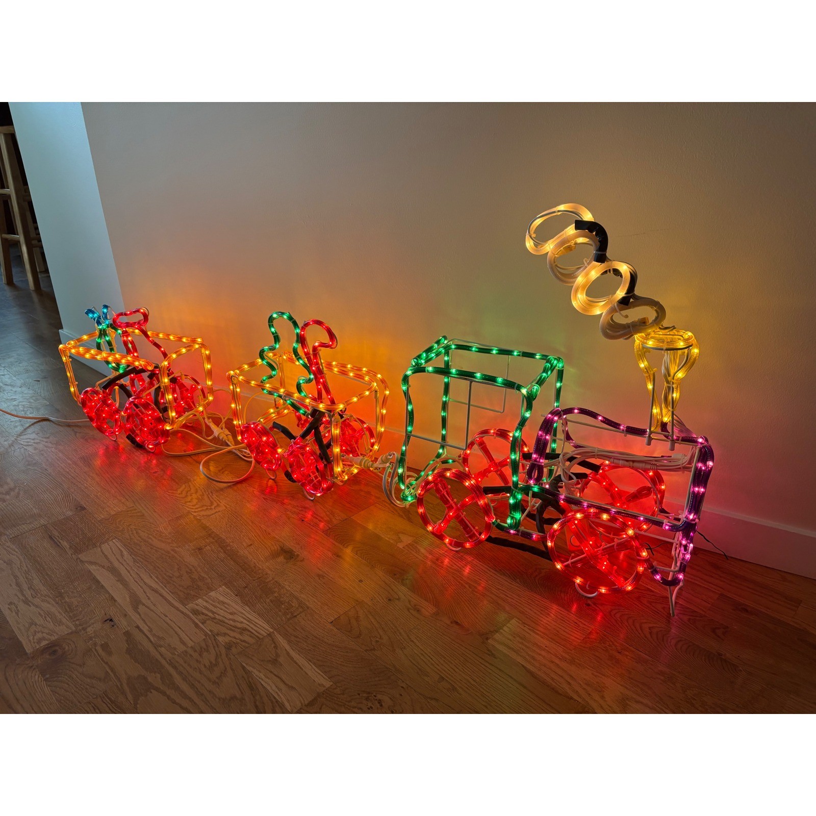 Vintage Sylvania Santas Train Rope Light Multicolor Chasing Christmas Decor Rare gallery