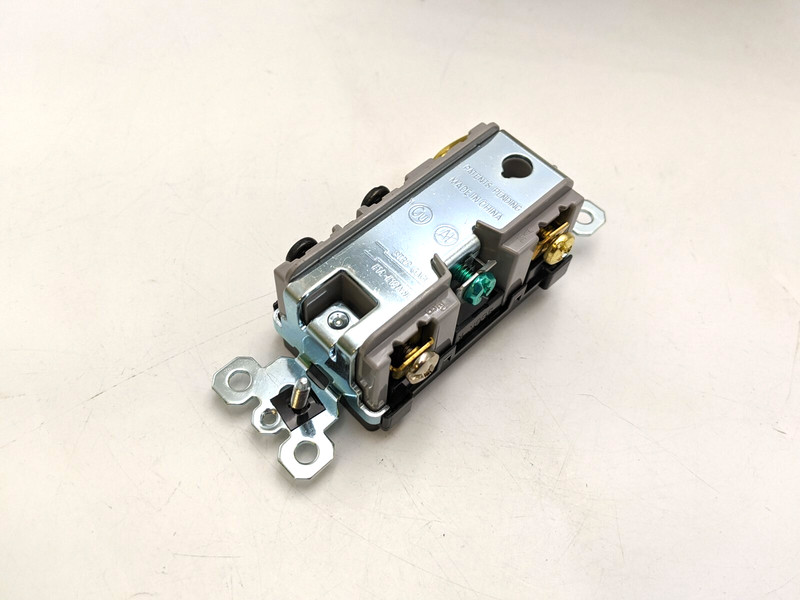 1PC RCD38TRBKCC6 Paddle Switch Outlet Single Pole 3 Way 15A 120/125VAC Black NOS gallery