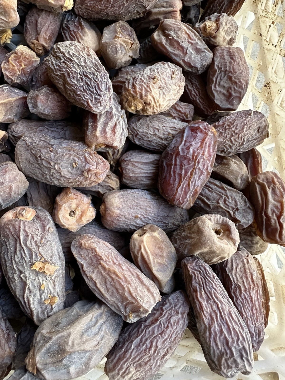 5 LB VERY DRY CALIFORNIA DATES.. FREE FAST SHIPPING. GROWN NATURALLY (KHOSHAF) gallery