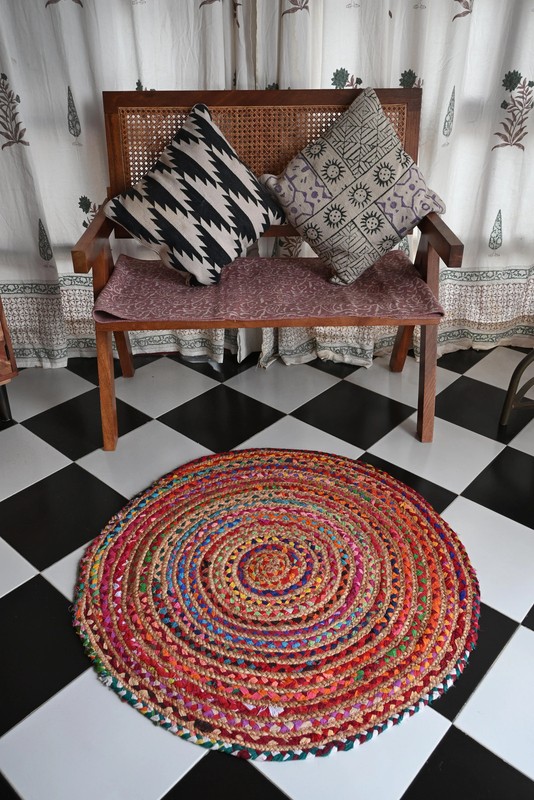 Rugmoda Jute Multicolor Braided 3x3 ft Round Living Room Area Rug gallery