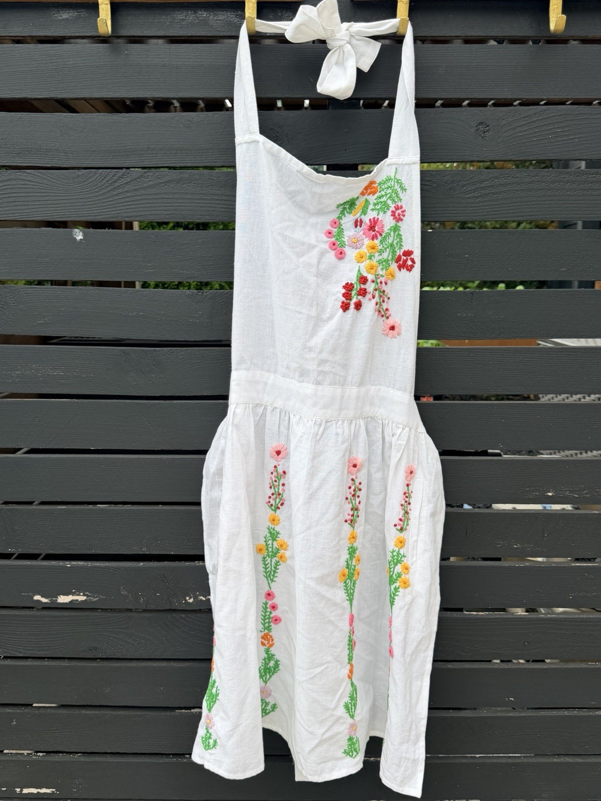 Sur la Table Apron Embroidered Flowers Pockets O/S Adjustable Cotton / Linen gallery