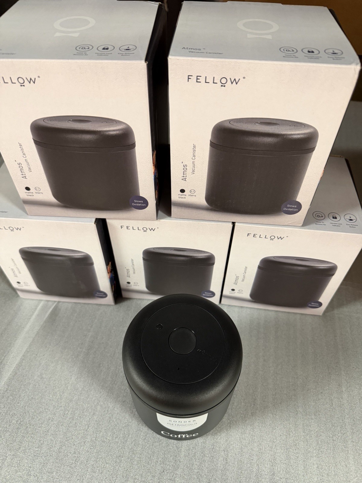 Fellow Manual Atmos Vacuum Canister - Matte Black (0.7L) - Open Box gallery