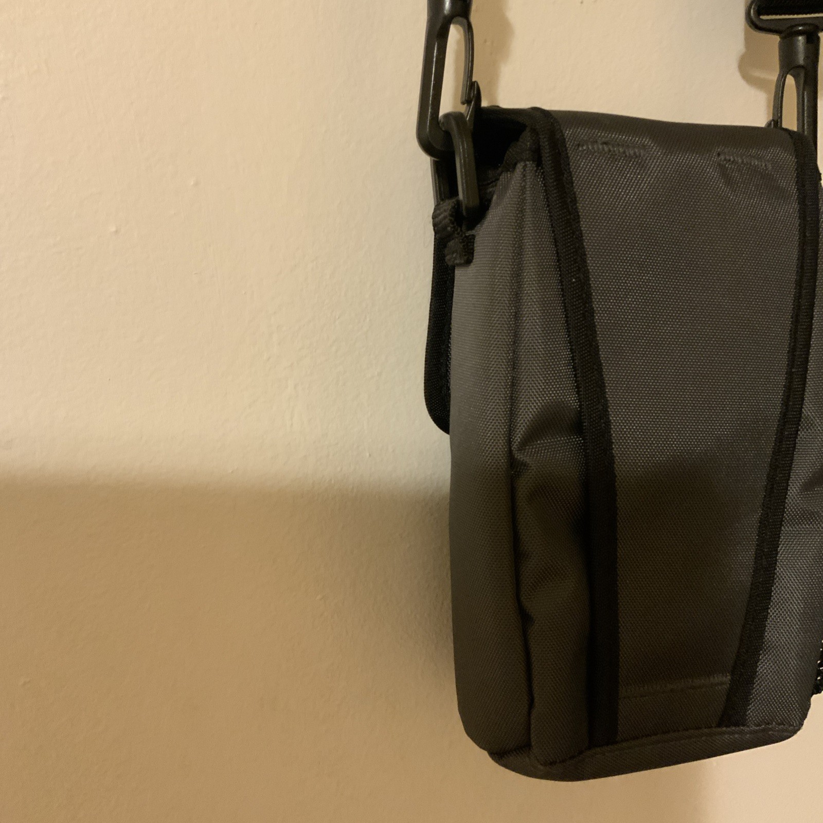 totes drawstring waterbottle holder with pockets 5