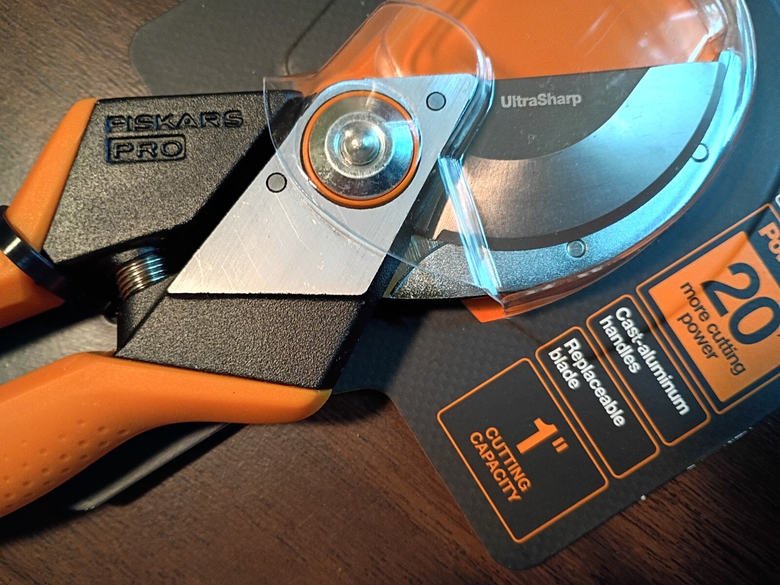 Fiskars Pro 1" cutting capacity pruner gallery