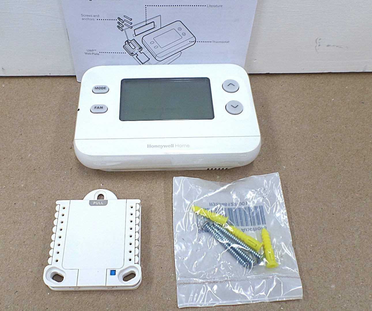 HONEYWELL RTH11B/N HOME X1N NON-PROGRAMMABLE THERMOSTAT SINGLE-STAGE 1-HEAT/COOL gallery