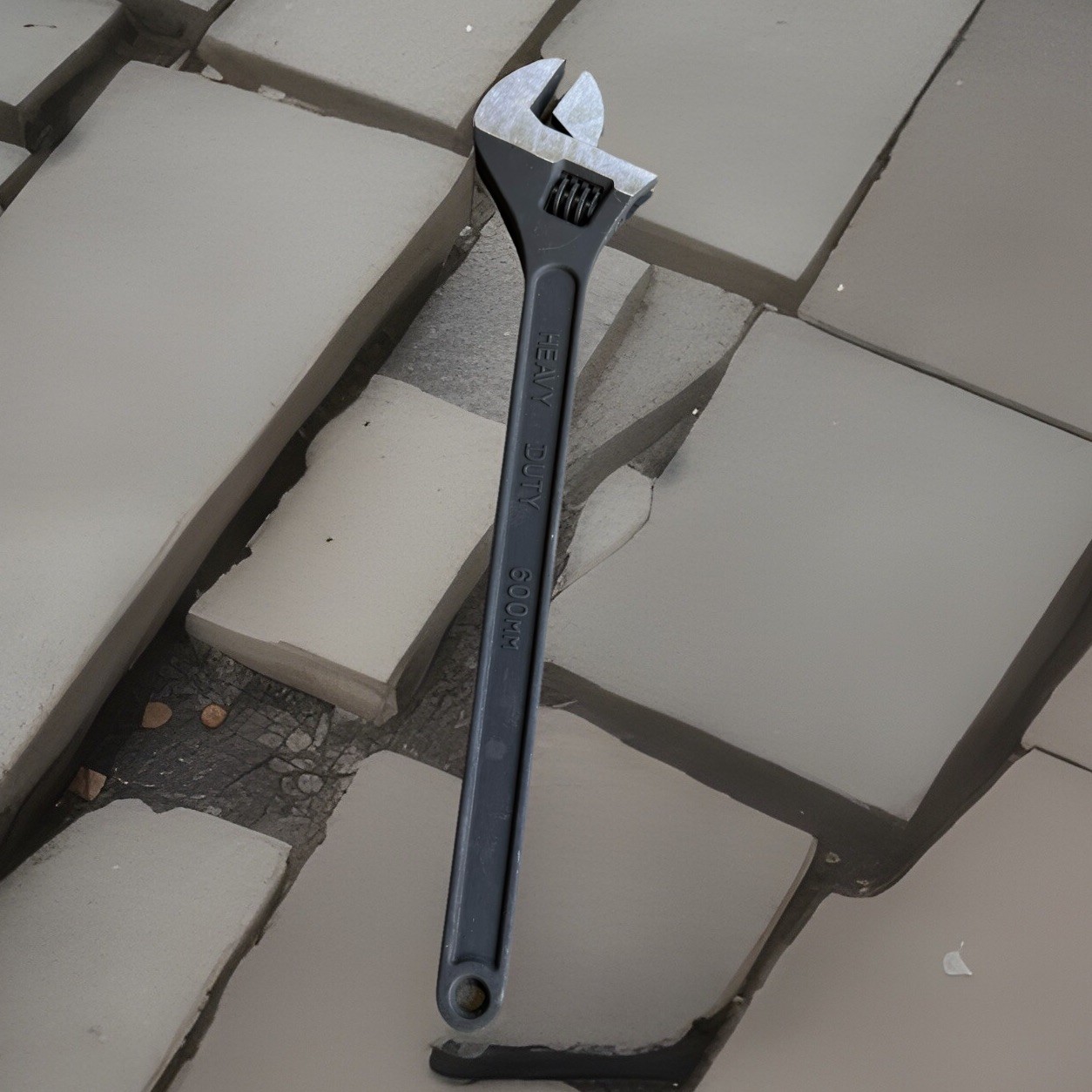 24" Adjustable Wrench 0-2-1/2" Wide Opening Jaw 24-in Hand Wrench gallery