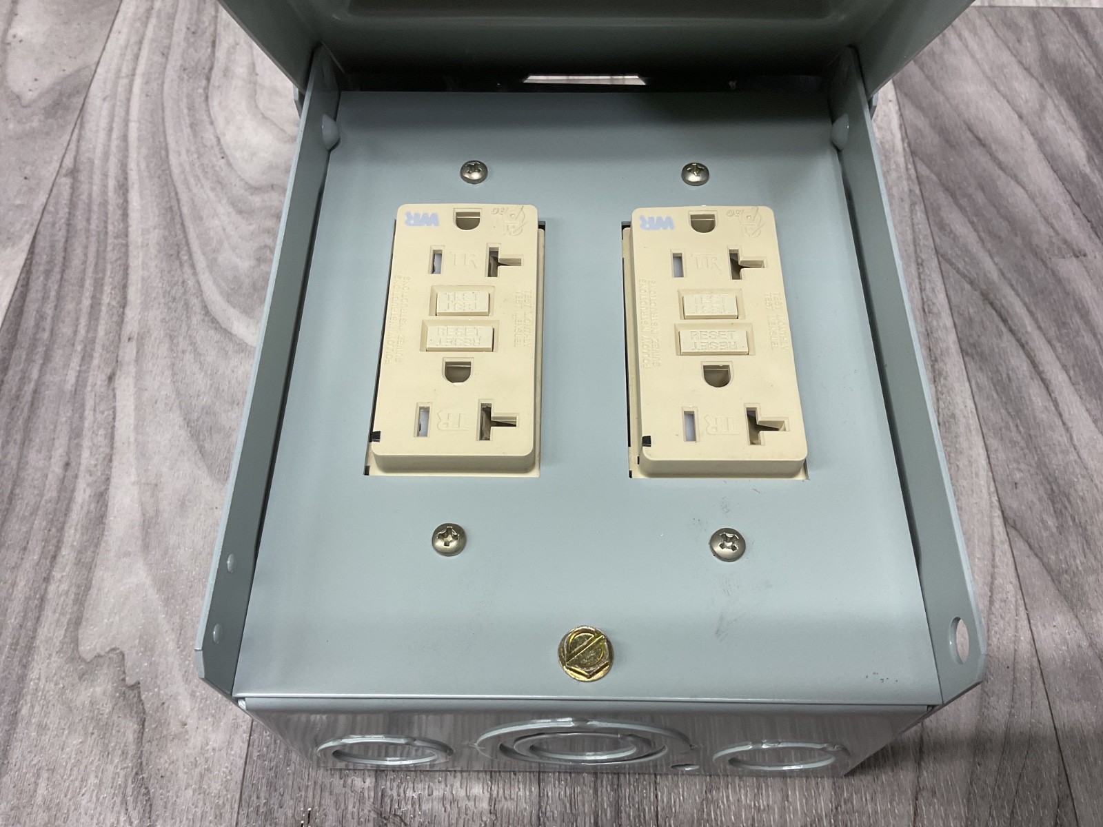 Midwest U010010 Outdoor Rainproof Power Outlet 20A 120V #03D8 TOP gallery