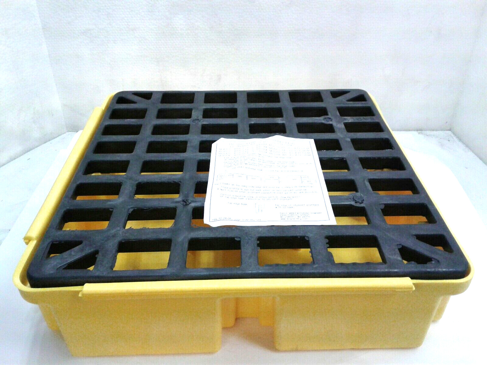Eagle 1633 Modular Spill Containment Platform 15 Gal Capacity 1 Drum 2000 lbs gallery