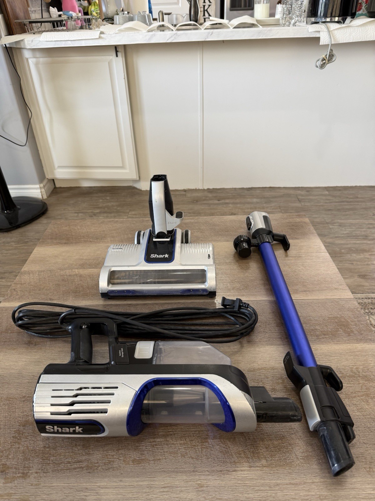 SHARK ~ HZ251 ~ Ultralight Corded Stick Vacuum ~ With Self-Cleaning Brushroll gallery