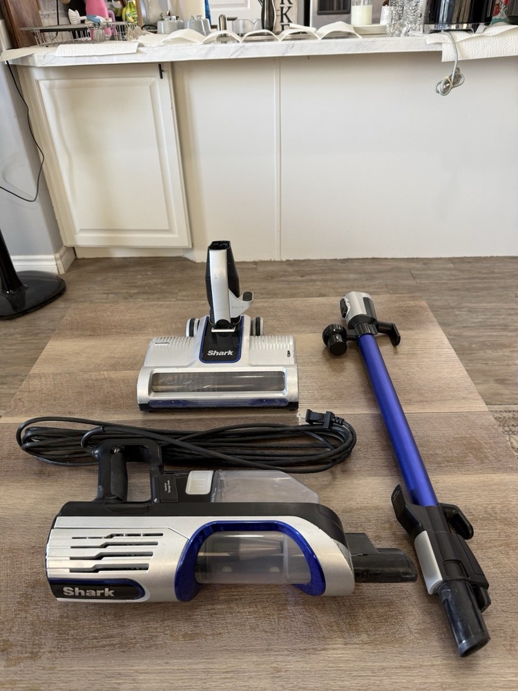 SHARK ~ HZ251 ~ Ultralight Corded Stick Vacuum ~ With Self-Cleaning Brushroll