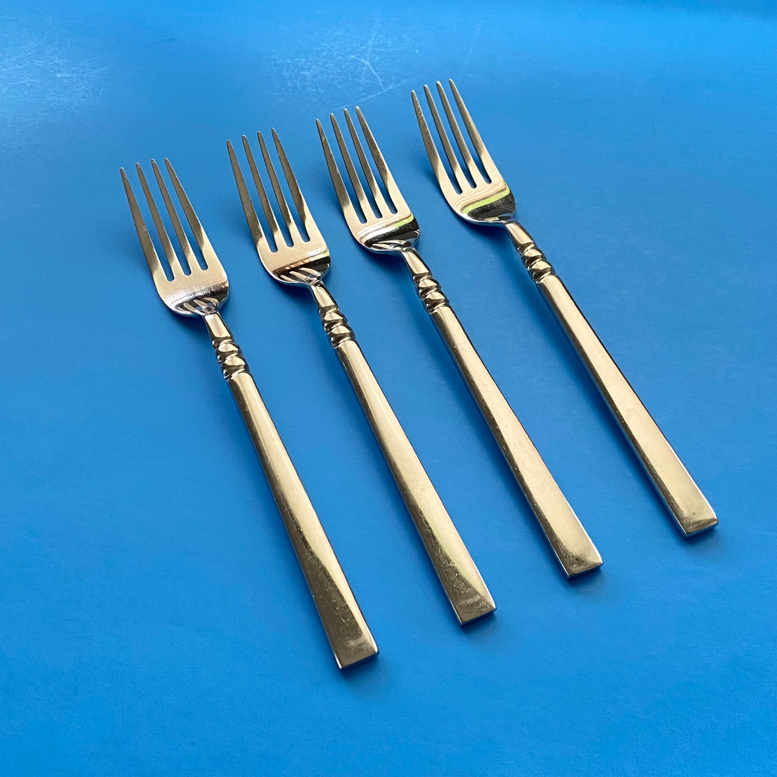 Oneida TORTOLA Forged 18/0 Stainless Set of 4 Dinner Forks Discontinued Pattern gallery