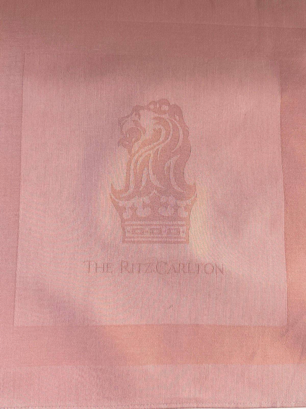 The Ritz Carlton Hotel Linen Dinner Cloth Fabric Napkins 20x20 Pink Set of 4 NEW gallery