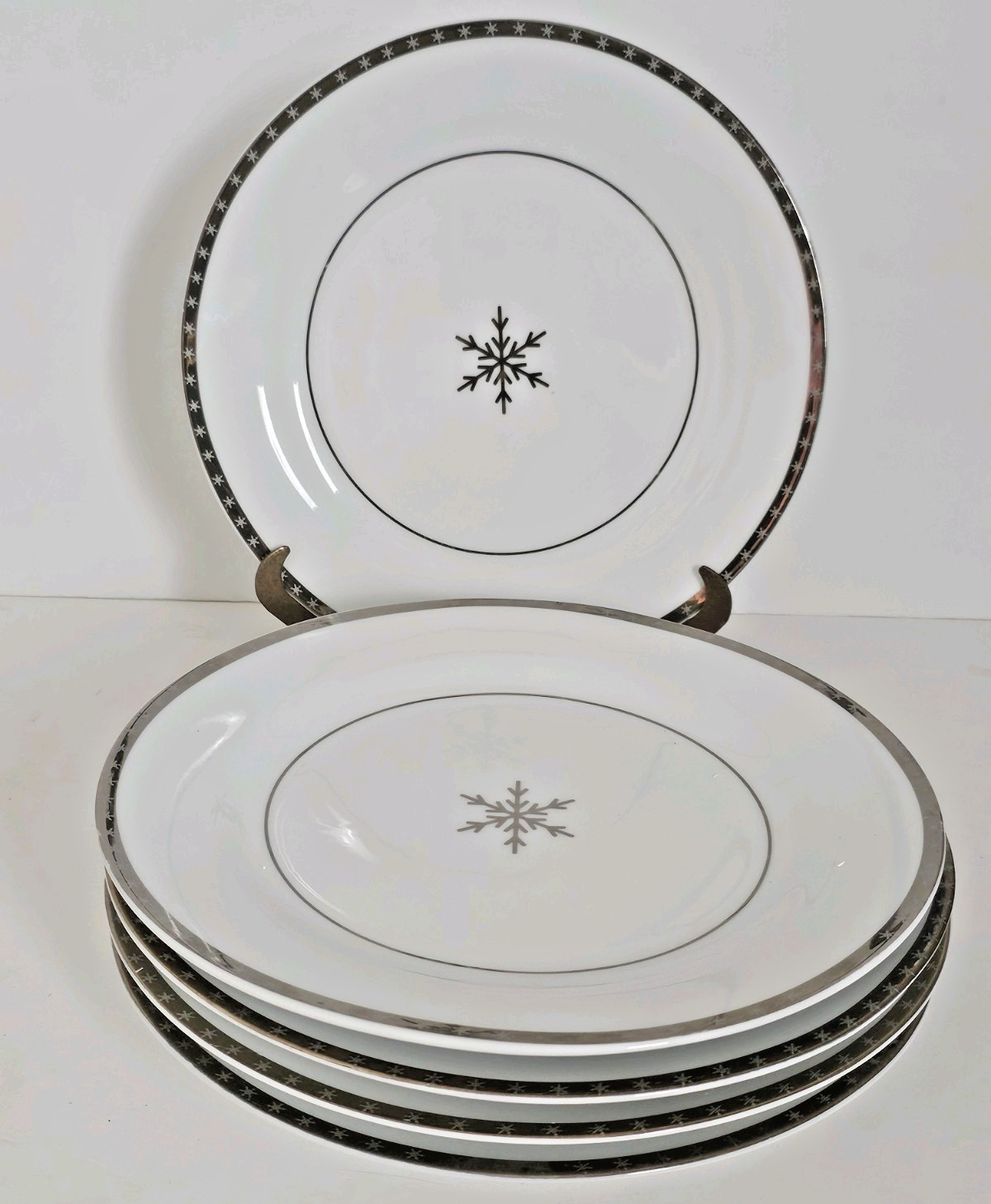 First Frost Traditional Holiday Target Gold Snowflake Dinner Plates Set of 5 gallery