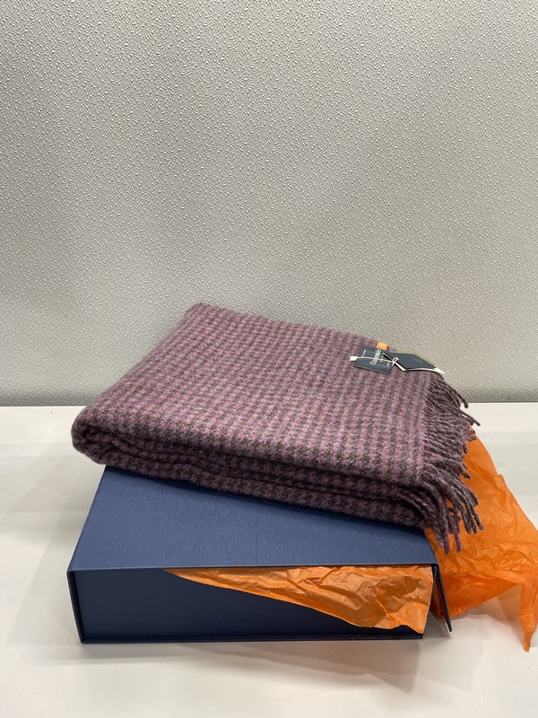 Cushendale Limited Edition Irish Wool Throw Blanket Pink Heather 54 x 72in gallery