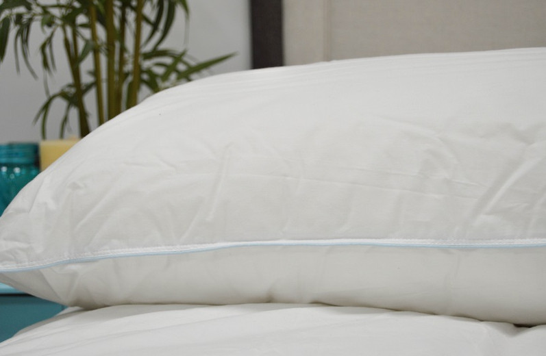 Holiday Inn Regular Shape Soft Down Alternative Pillow-Customer Return Clearance gallery