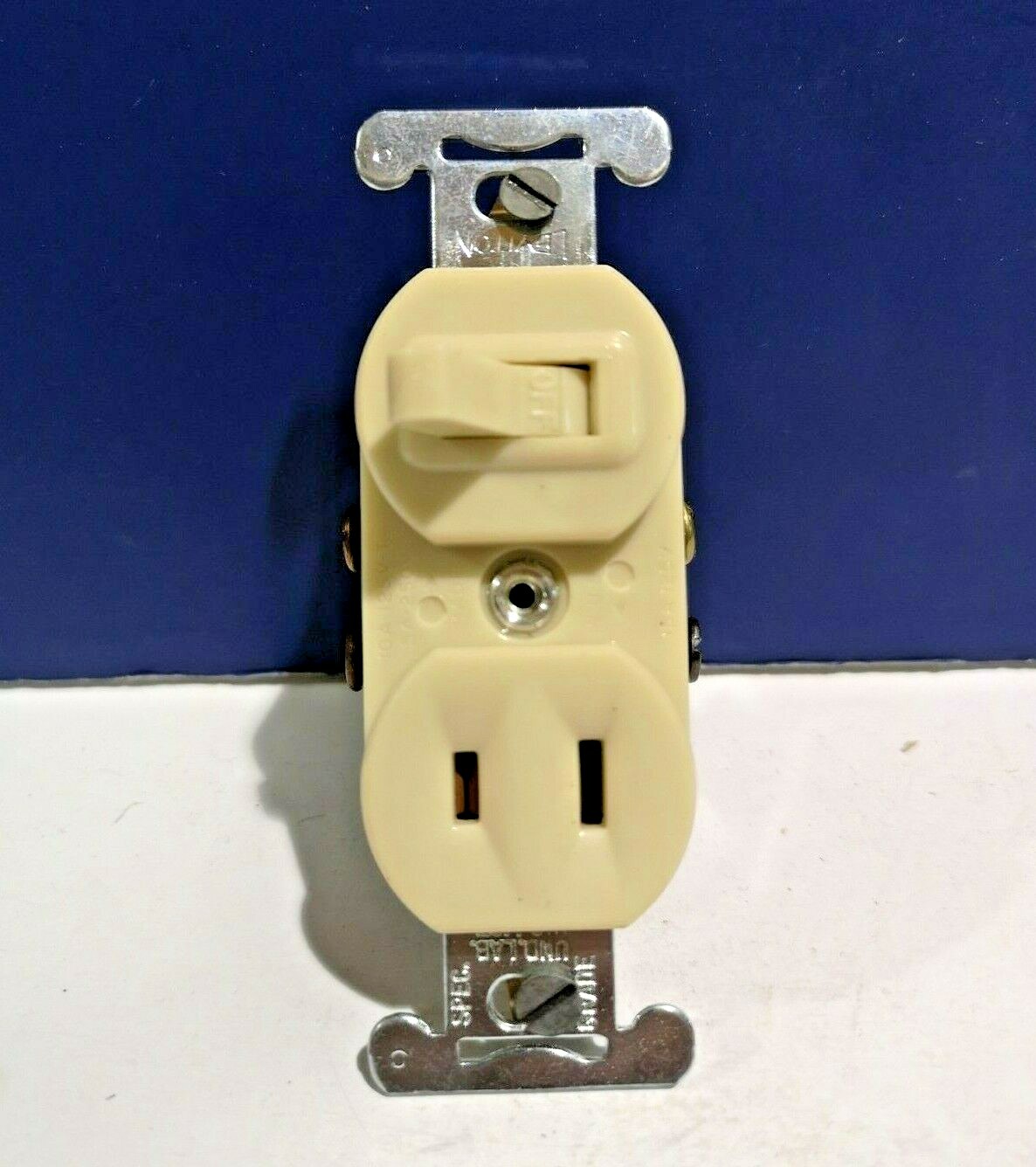 LEVITON 1-Gang IVORY Combination Toggle SWITCH & Polarized RECEPTACLE NEW 5221-I gallery