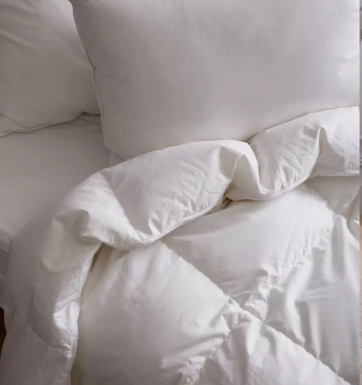 NWT Quince Down Alternative Comforter Lightweight Size King Cal King New $130 gallery