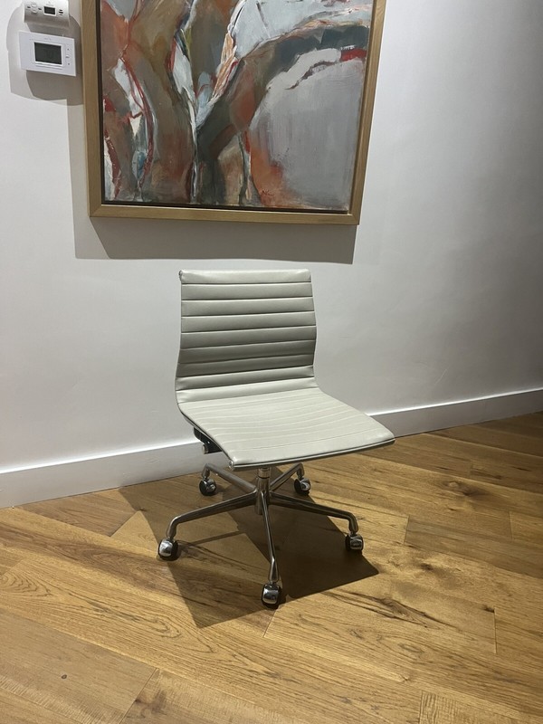 Herman Miller Eames Aluminum Group Side / Desk Chair Grey Leather gallery