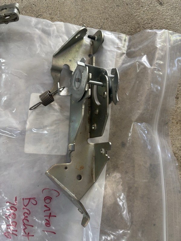 Briggs & Stratton Control Bracket Governor Control Arm 798916 798856 594918 gallery