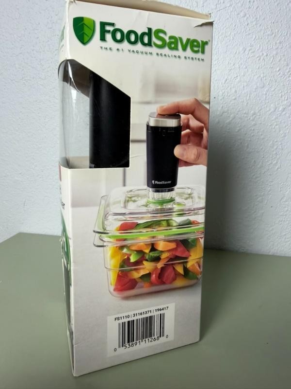 FoodSaver FS1110 Cordless Handheld Vacuum Sealer w/ Charging Dock New in Box gallery