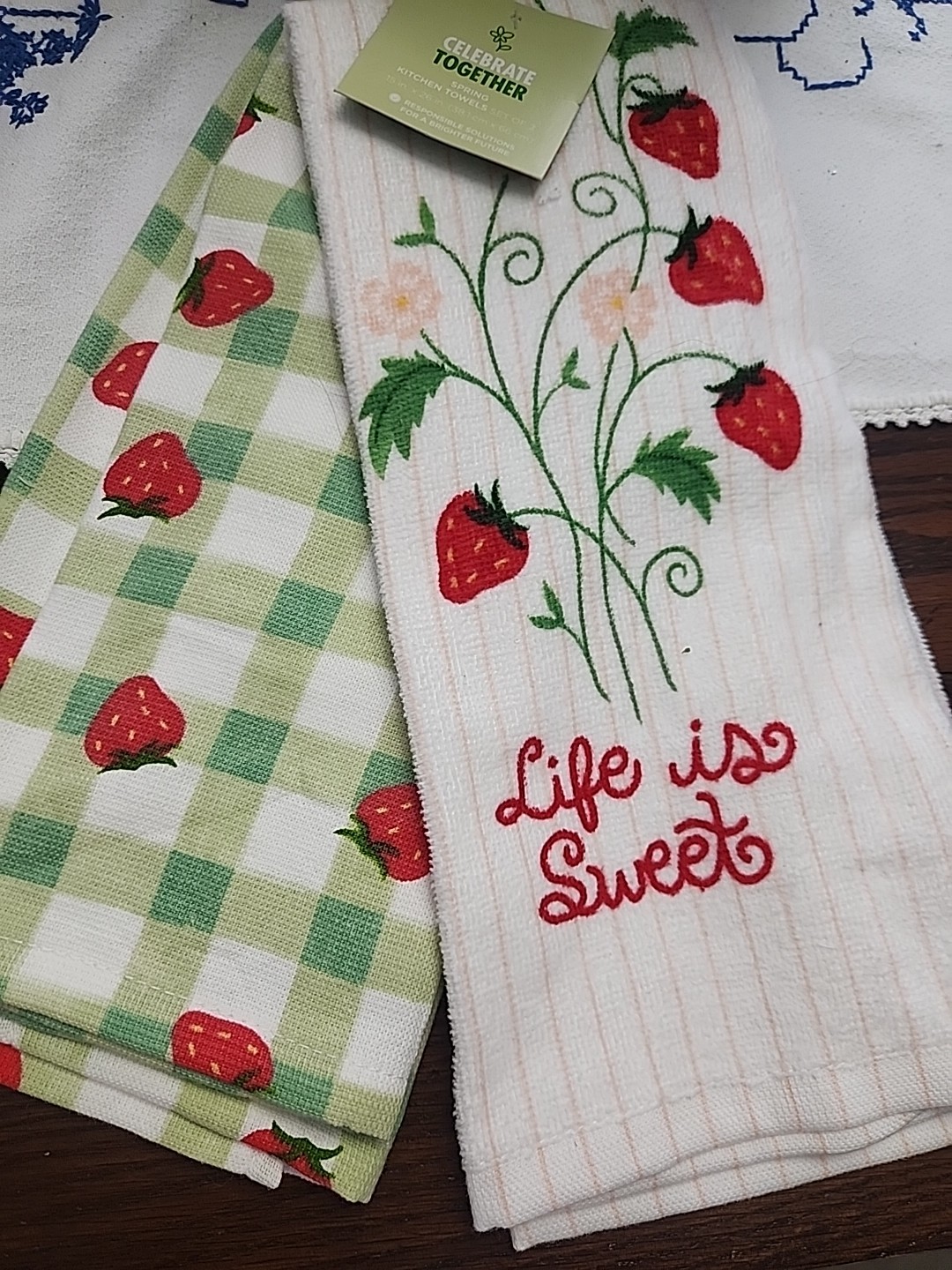 Set of 2 Spring Kitchen Towels NWT Strawberry Theme. gallery