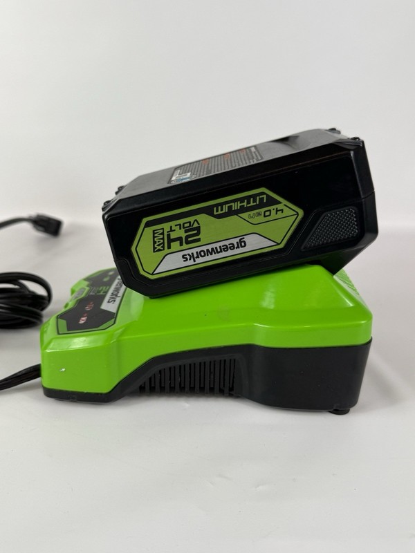 GENUINE GREENWORKS 24V MAX 4.0AH USB Battery - [BAG709] & CAG801 Charger gallery