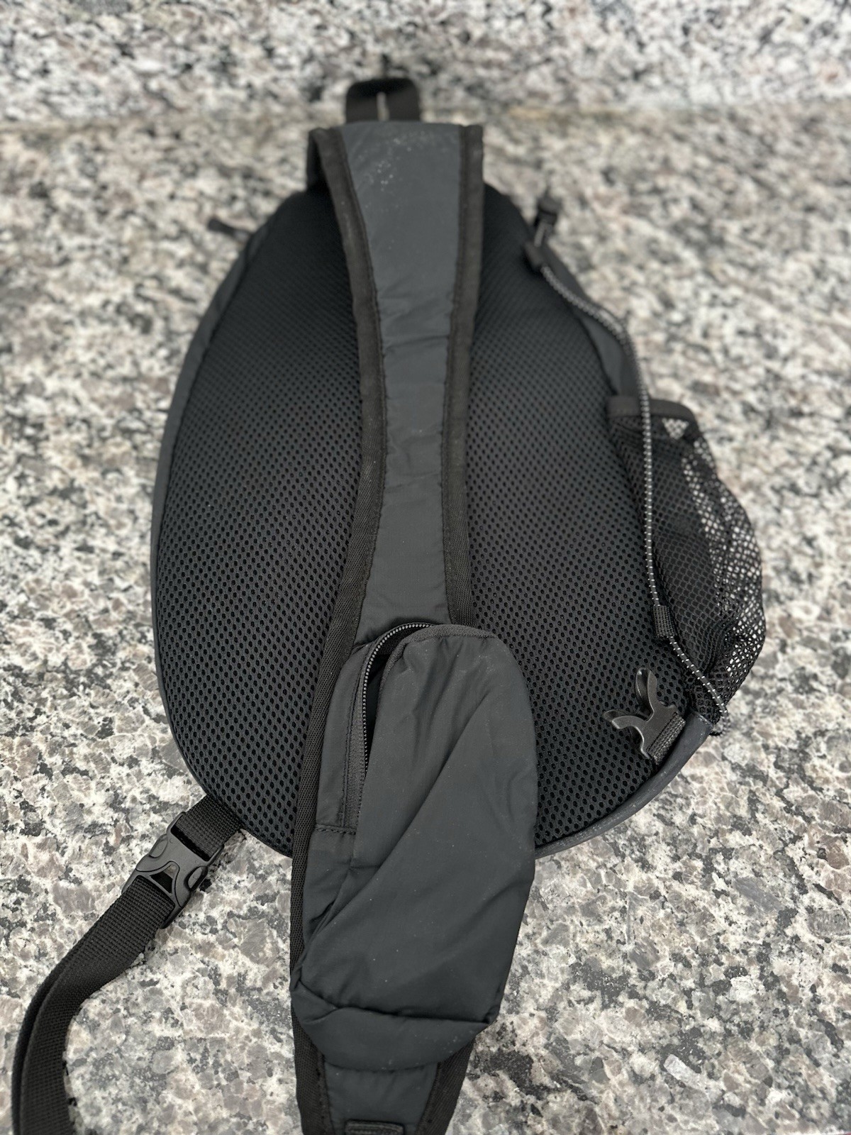 Eddie Bauer 8L Black Ripstop Sling Backpack 2