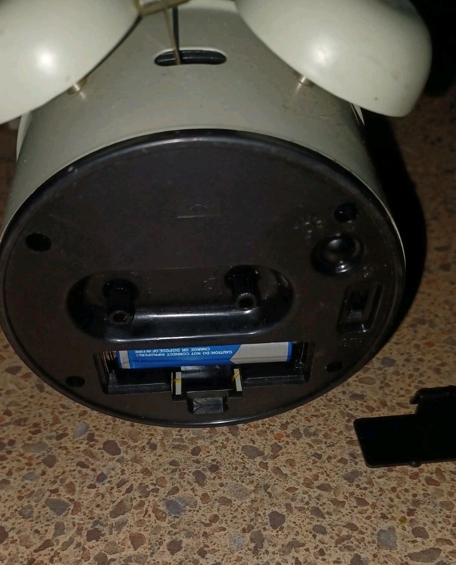 White Twin Bell Alarm Clock with Simple, Extra Loud Ringing for Adult EUC W/Batt gallery