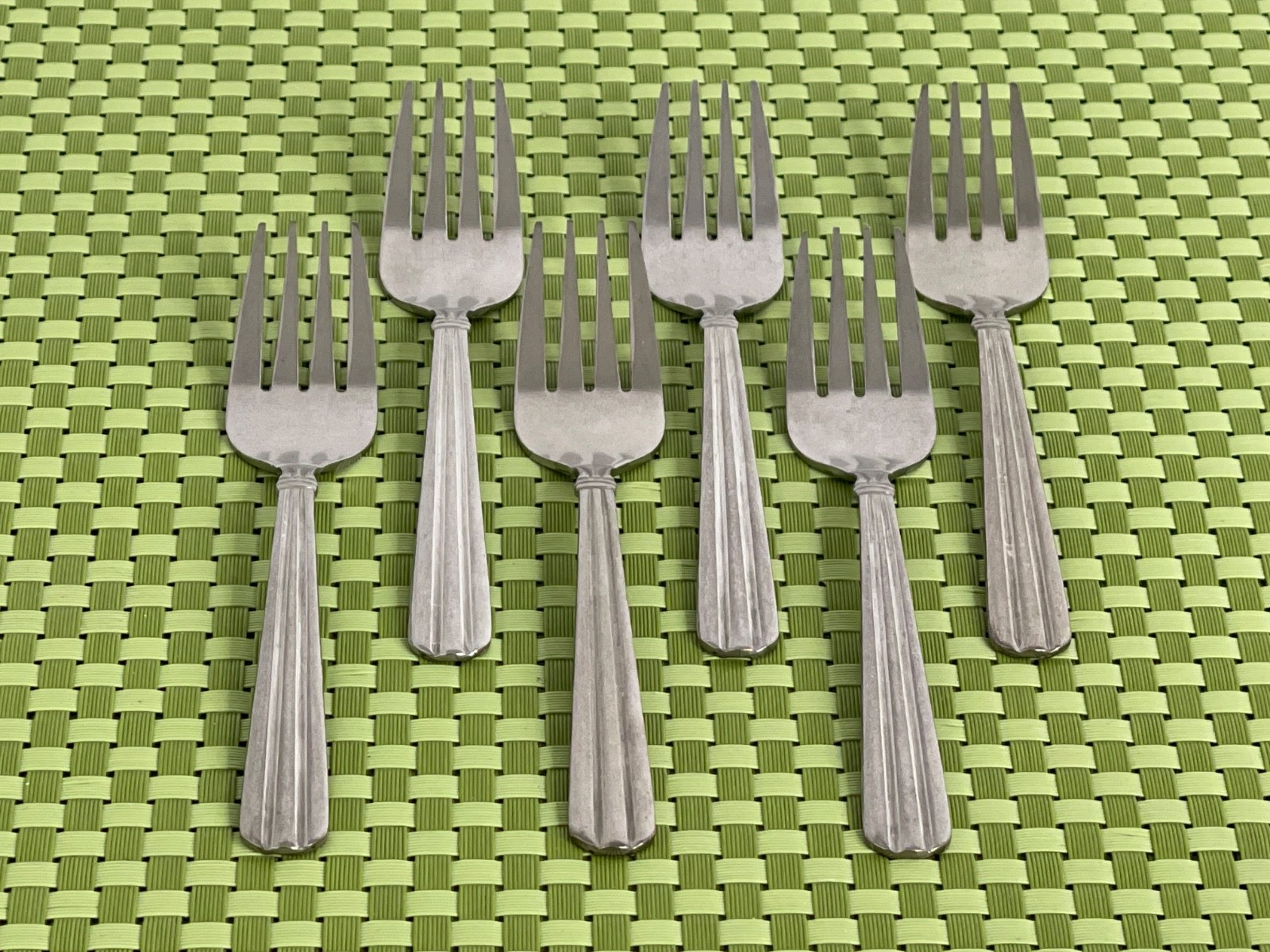 Oneida NORTH BAY Stainless 6 Salad Forks 18/0 Glossy Ribbed Flatware - 6 1/8" gallery