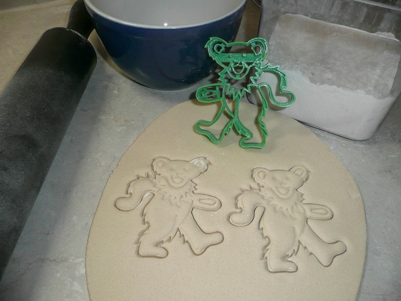DANCING TEDDY BEAR FULL BODY AND FACE 1960S ROCK MUSIC COOKIE CUTTER PR1439 gallery