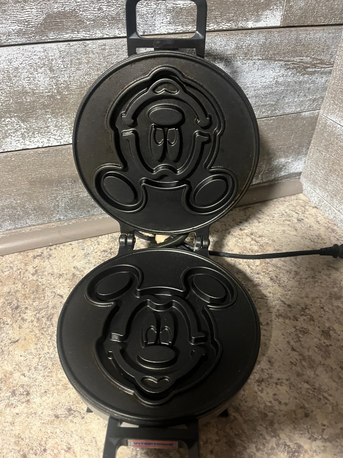 Vitantonio Mickey Mouse Disney Waffle Iron Mickey’s Waffler 950 11-1992 Nice! gallery
