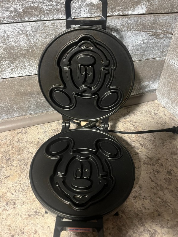 Vitantonio Mickey Mouse Disney Waffle Iron Mickey’s Waffler 950 11-1992 Nice! gallery