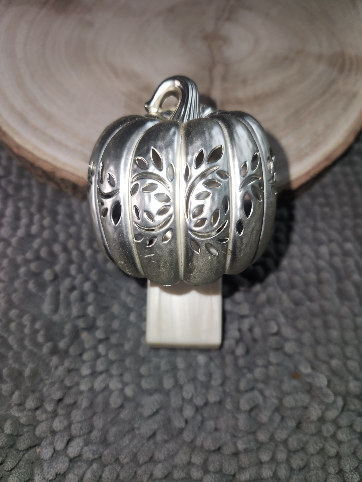 Laurel Leaf Pumpkin Wallflower Plug Bath & Body Works Nickel Silver gallery