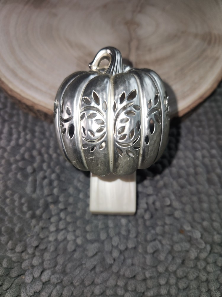 Laurel Leaf Pumpkin Wallflower Plug Bath & Body Works Nickel Silver