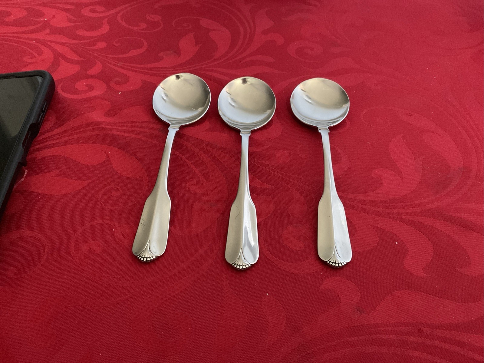 Oneida Community 18/8 stainless Ridgecrest 3 round bowl soup spoons 5 7/8" NM... gallery